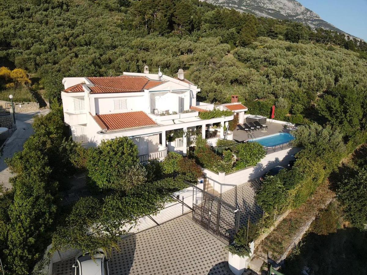 Noa Villa *
