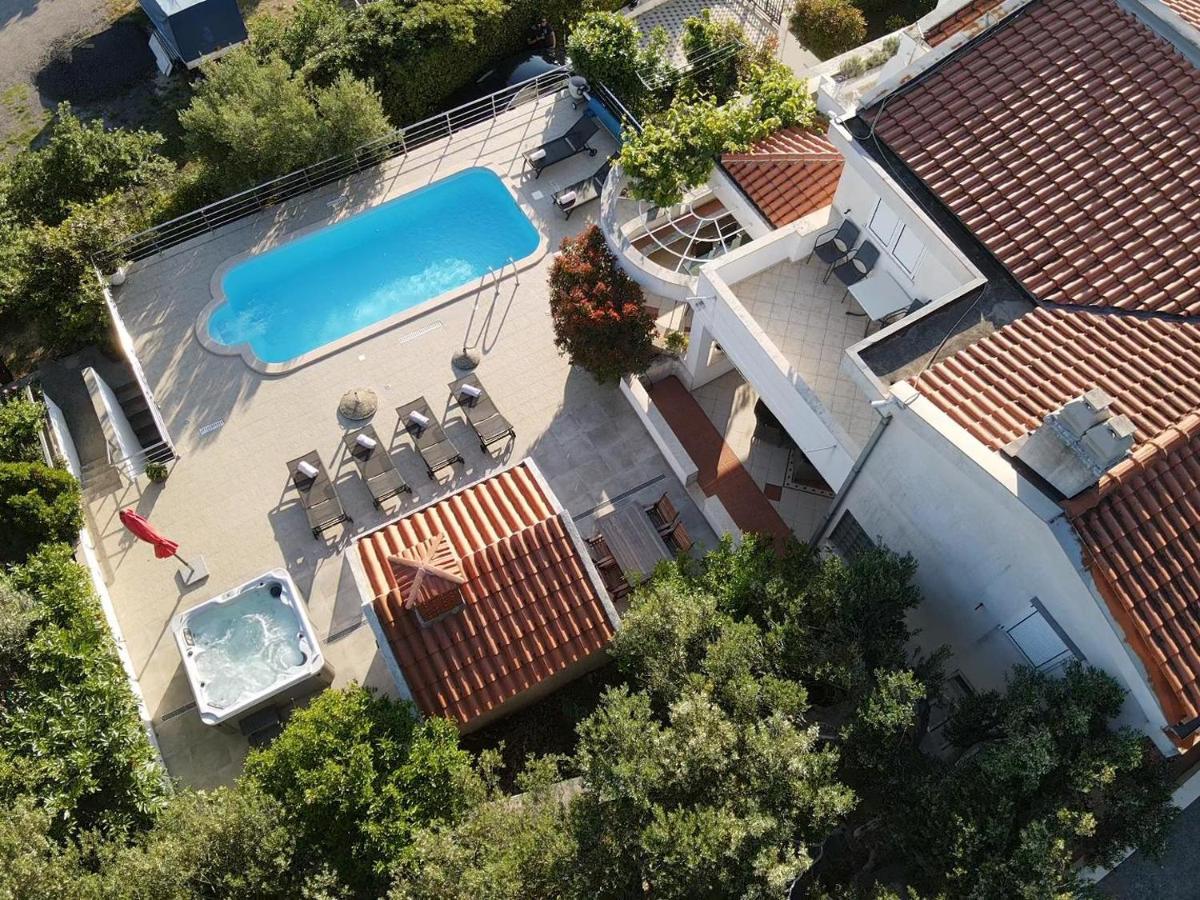 Noa Villa *