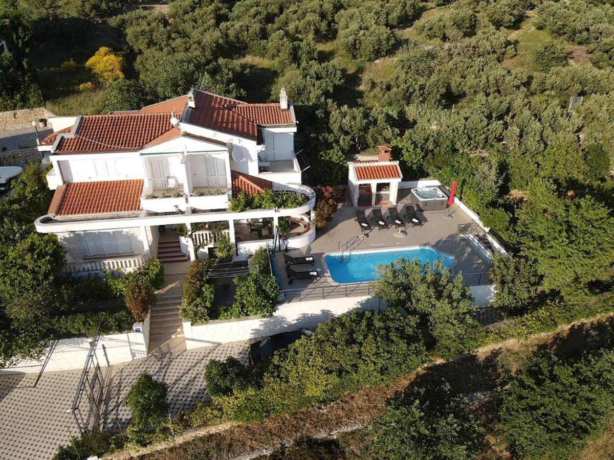 Noa Villa *